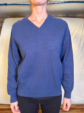 Johnstons of Elgin Women's V-Neck Sweater in Blue